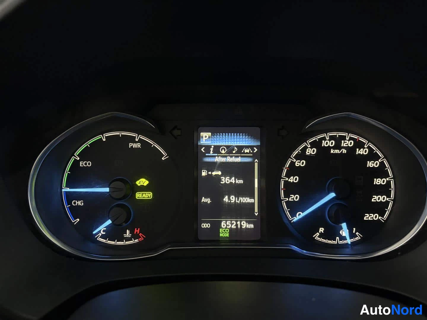 Valkoinen Toyota Yaris 2020, yksityiskohta, kuva 31