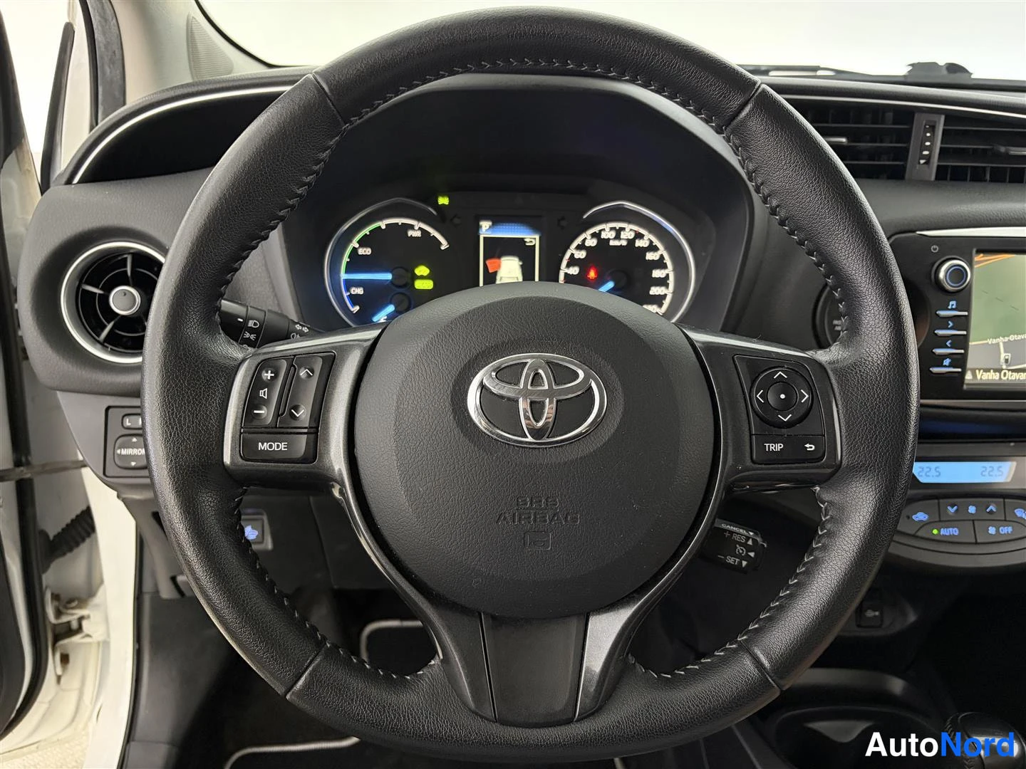 Valkoinen Toyota Yaris 2020, ohjaamo, kuva 18