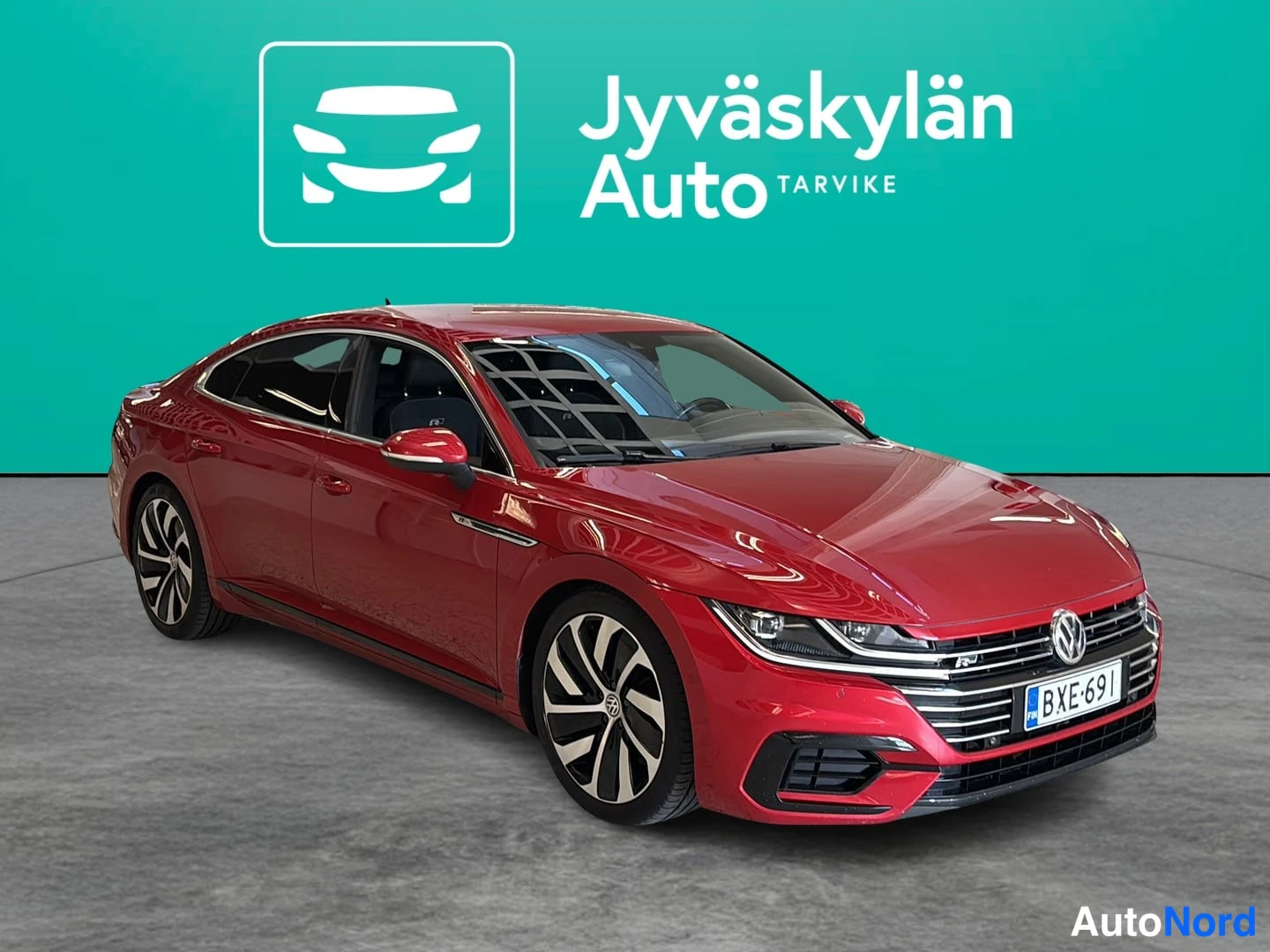 Punainen Volkswagen Arteon 2018, etuviisto, keula oikealle, kuva 2