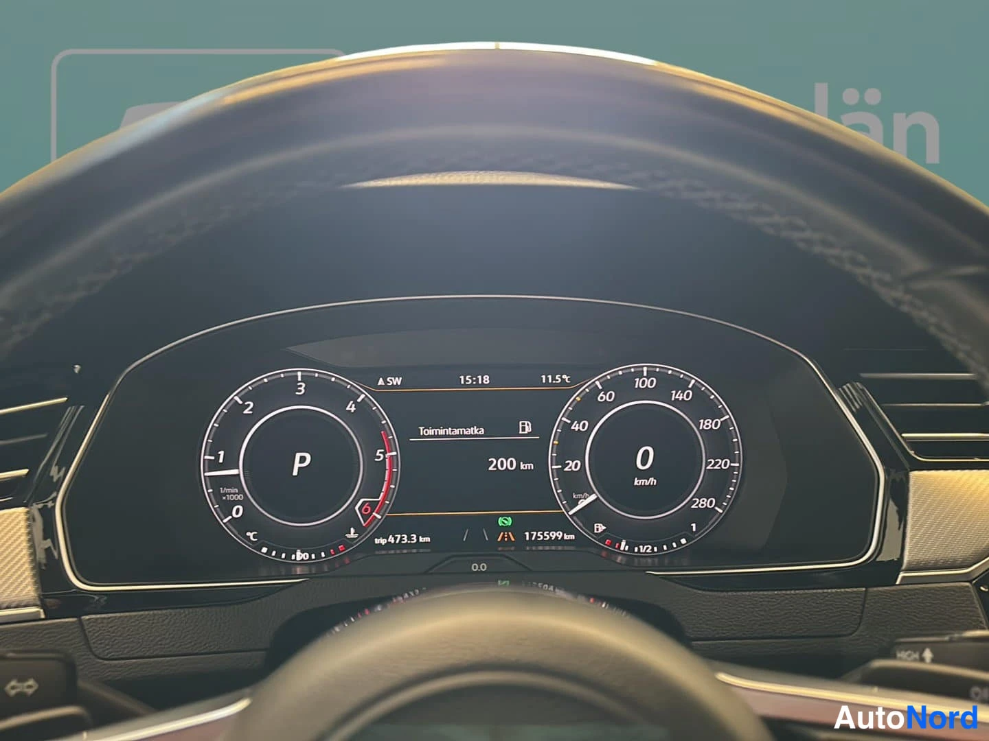 Punainen Volkswagen Arteon 2018, yksityiskohta, kuva 17