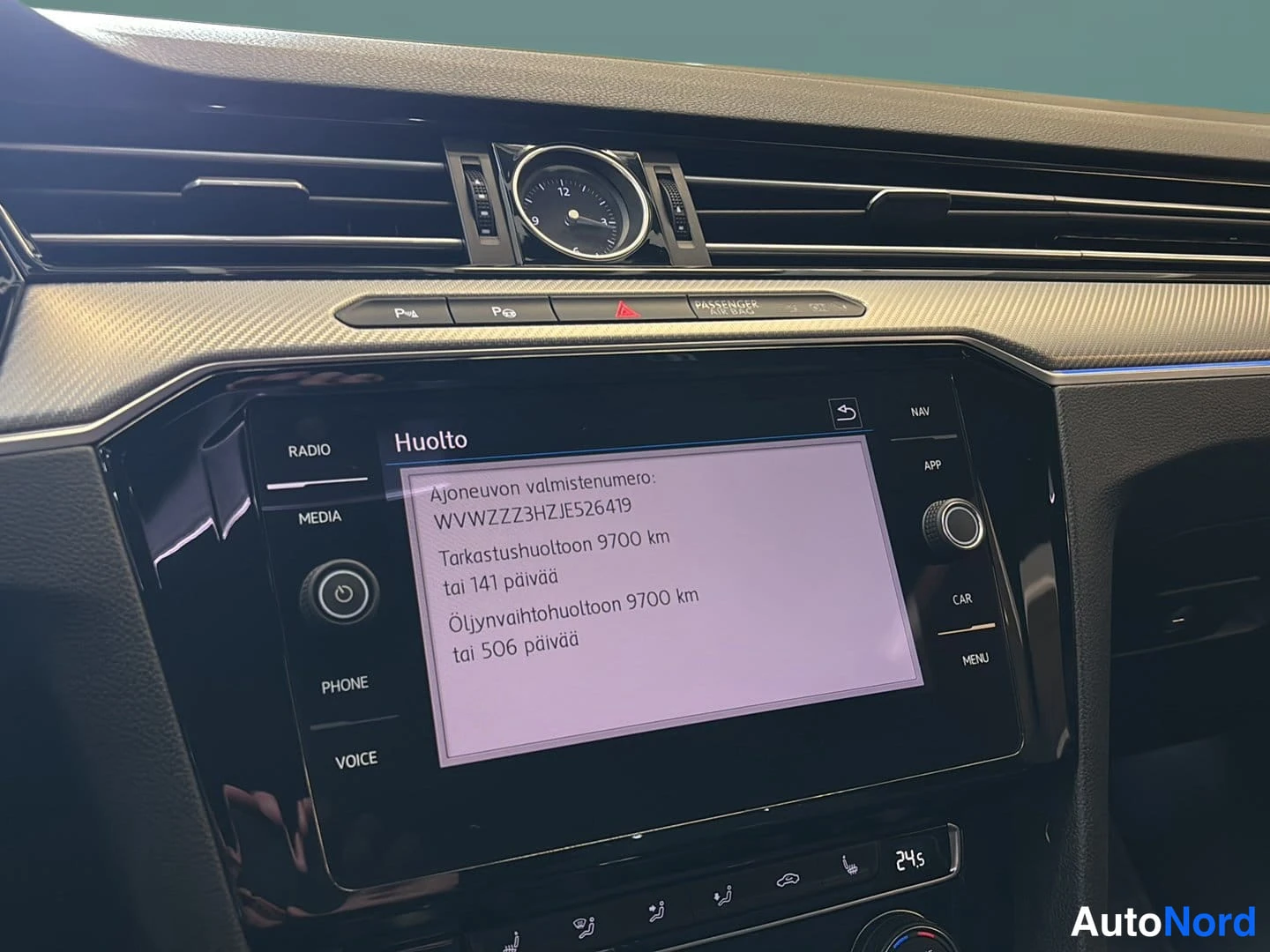 Punainen Volkswagen Arteon 2018, yksityiskohta, kuva 18