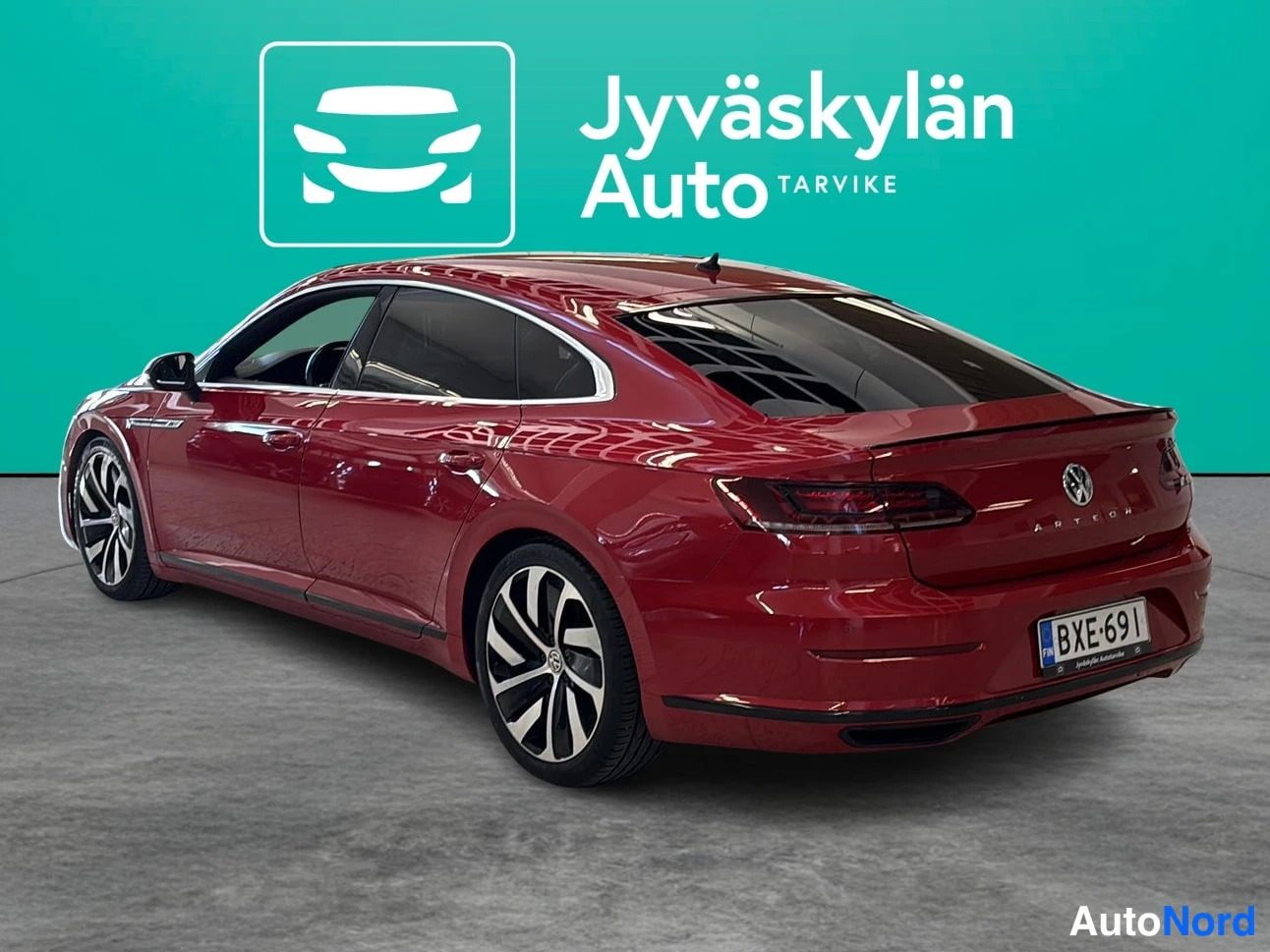 Punainen Volkswagen Arteon 2018, takaviisto, kuva 4
