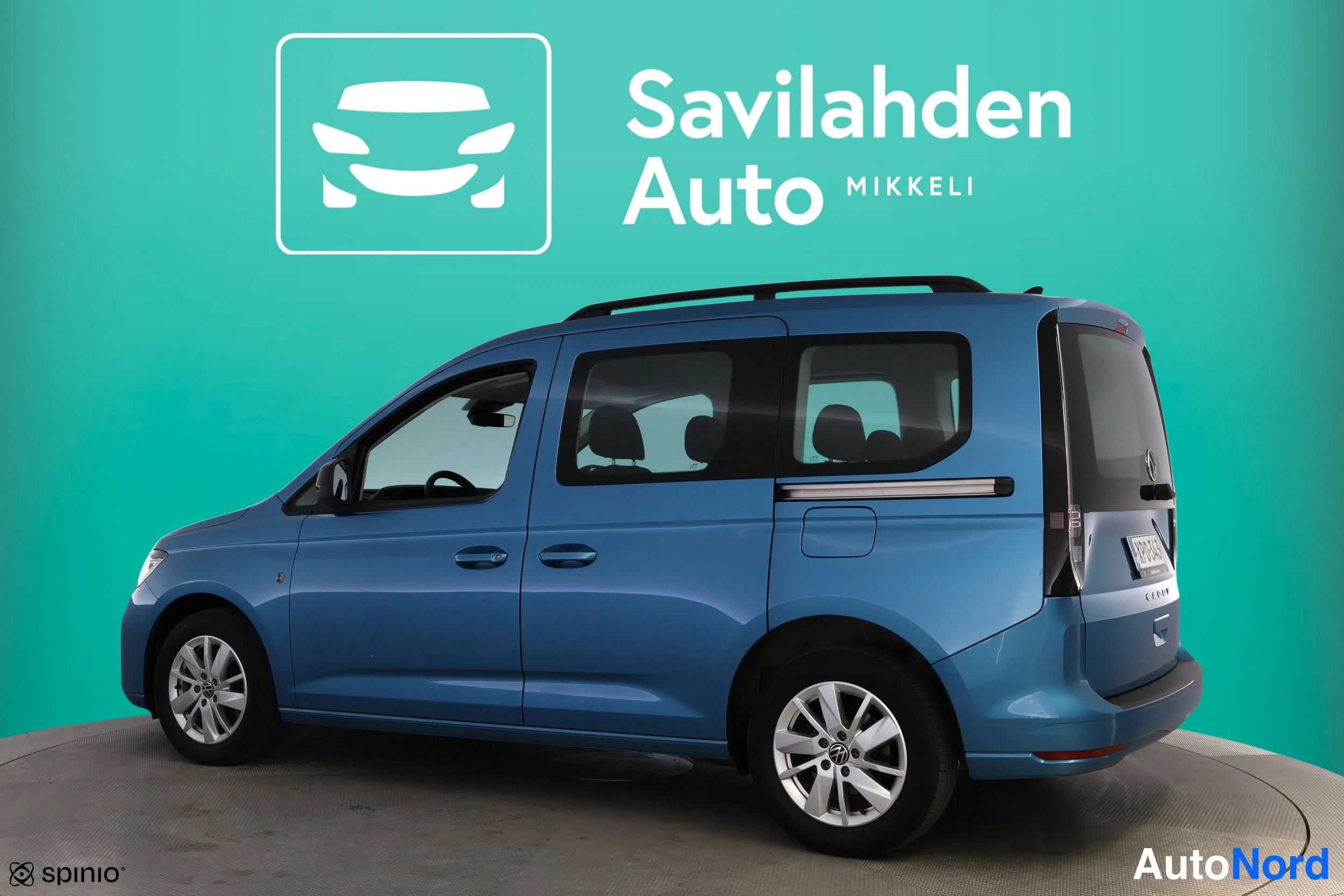 Blå Volkswagen Caddy 2021, snett bakifrån, bild 8