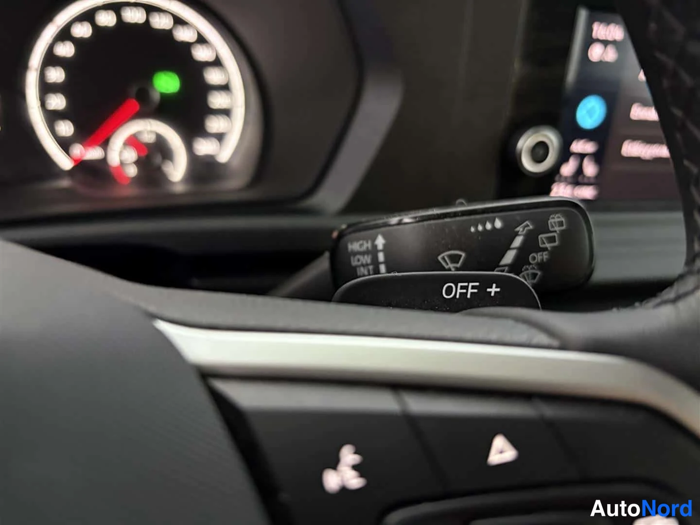 Blå Volkswagen Caddy 2021, detalj, bild 34