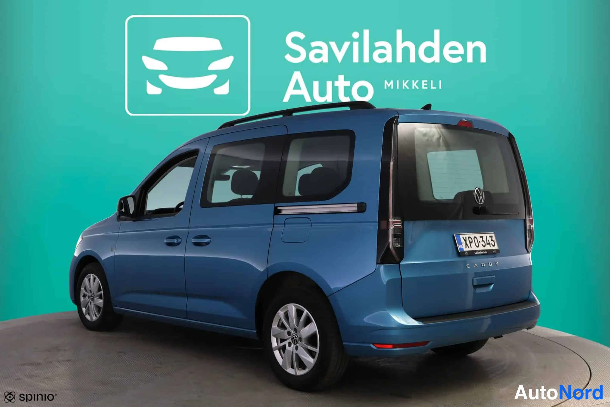 Blå Volkswagen Caddy 2021, snett bakifrån, bild 10