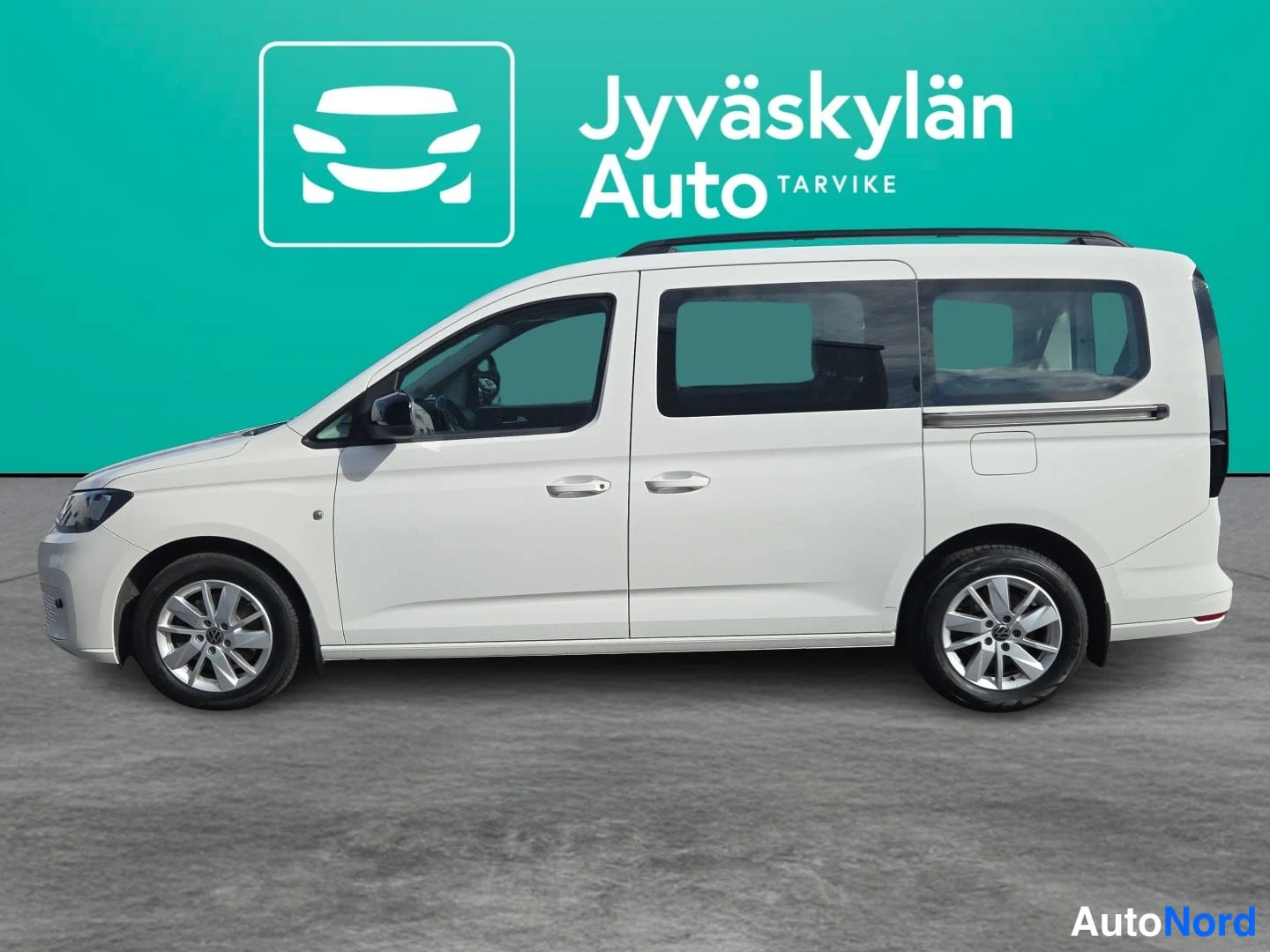 White Volkswagen Caddy 2024, front three-quarter, nose to the left, photo 2
