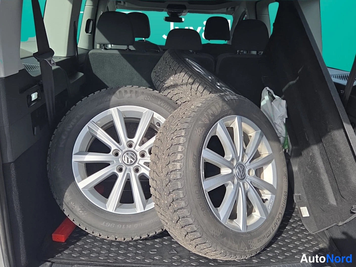 White Volkswagen Caddy 2024, boot, photo 10