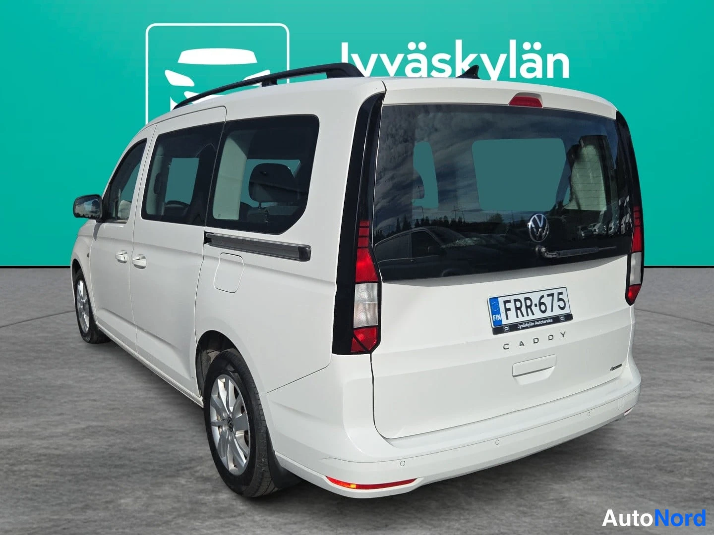 White Volkswagen Caddy 2024, rear three-quarter, photo 4