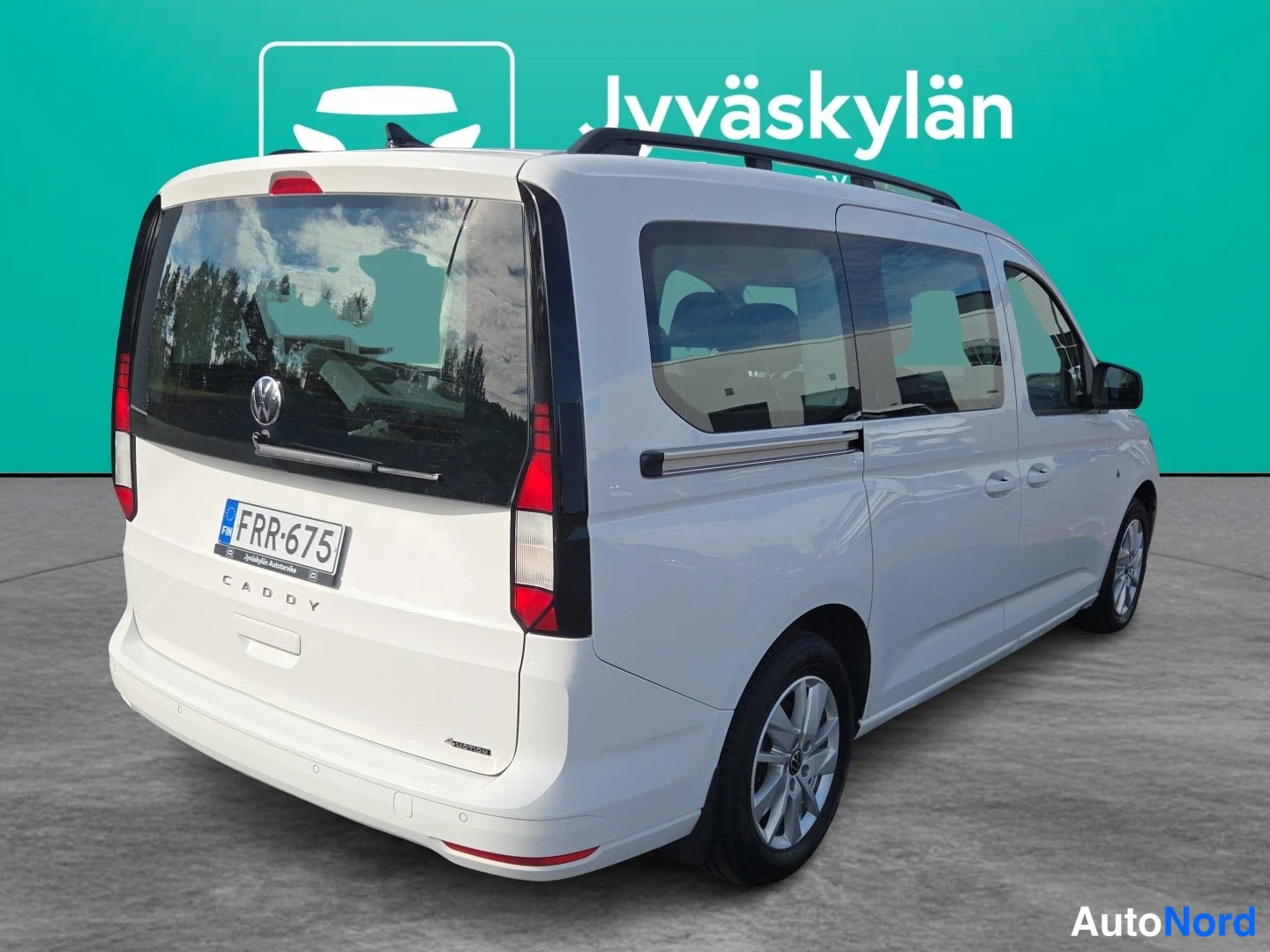 White Volkswagen Caddy 2024, rear three-quarter, photo 3