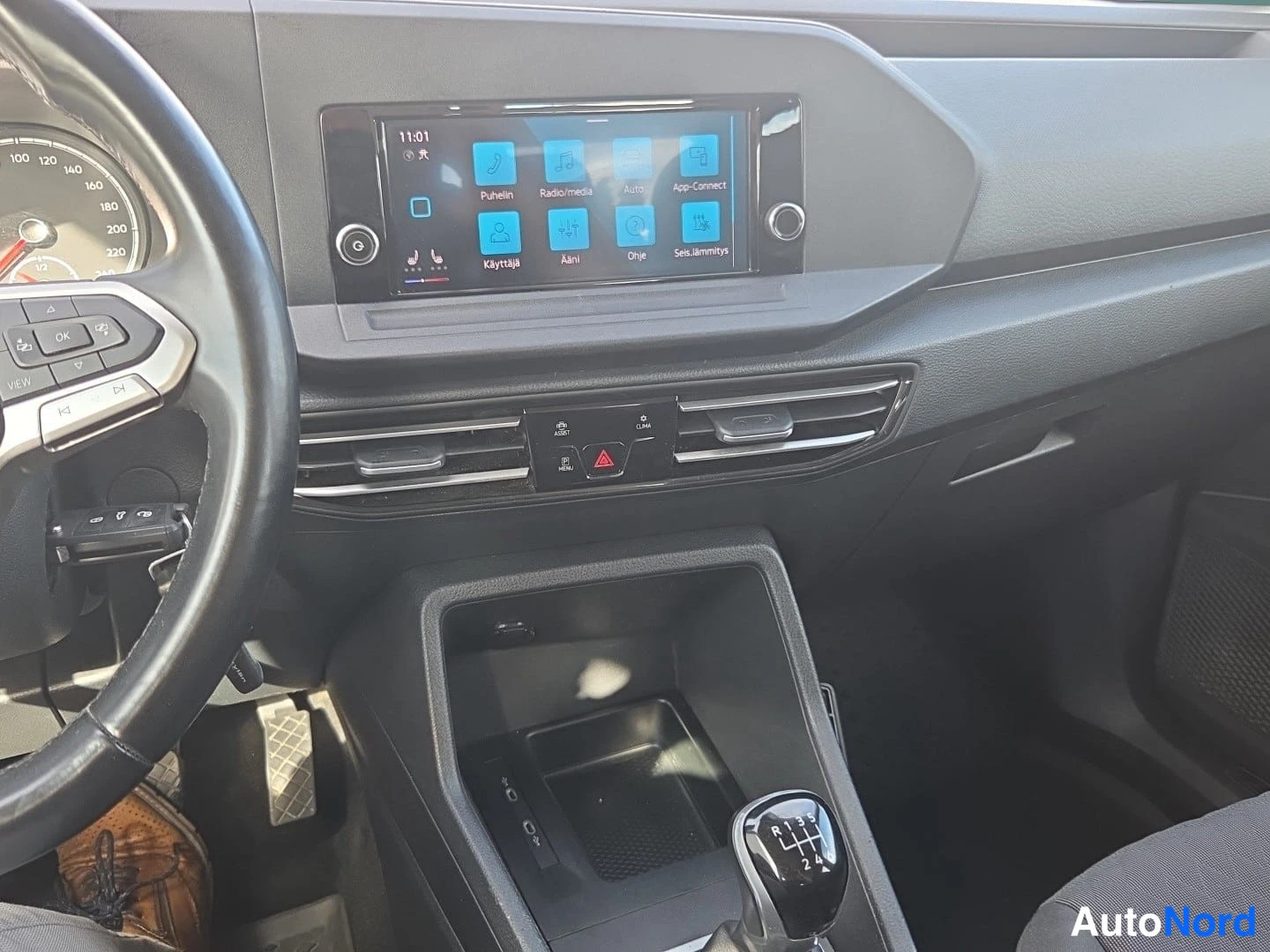 White Volkswagen Caddy 2024, cockpit, photo 7