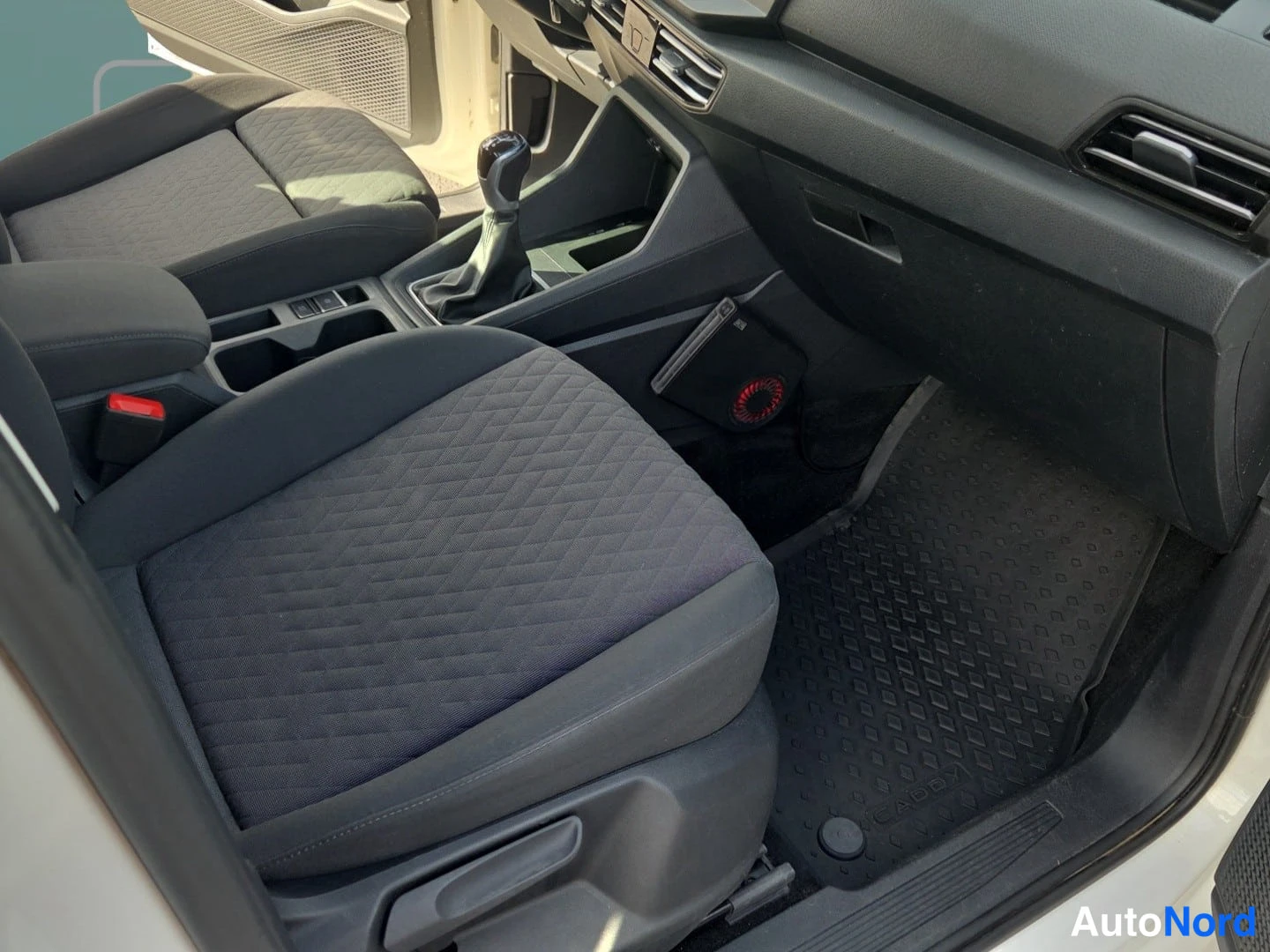 White Volkswagen Caddy 2024, front seats, photo 8