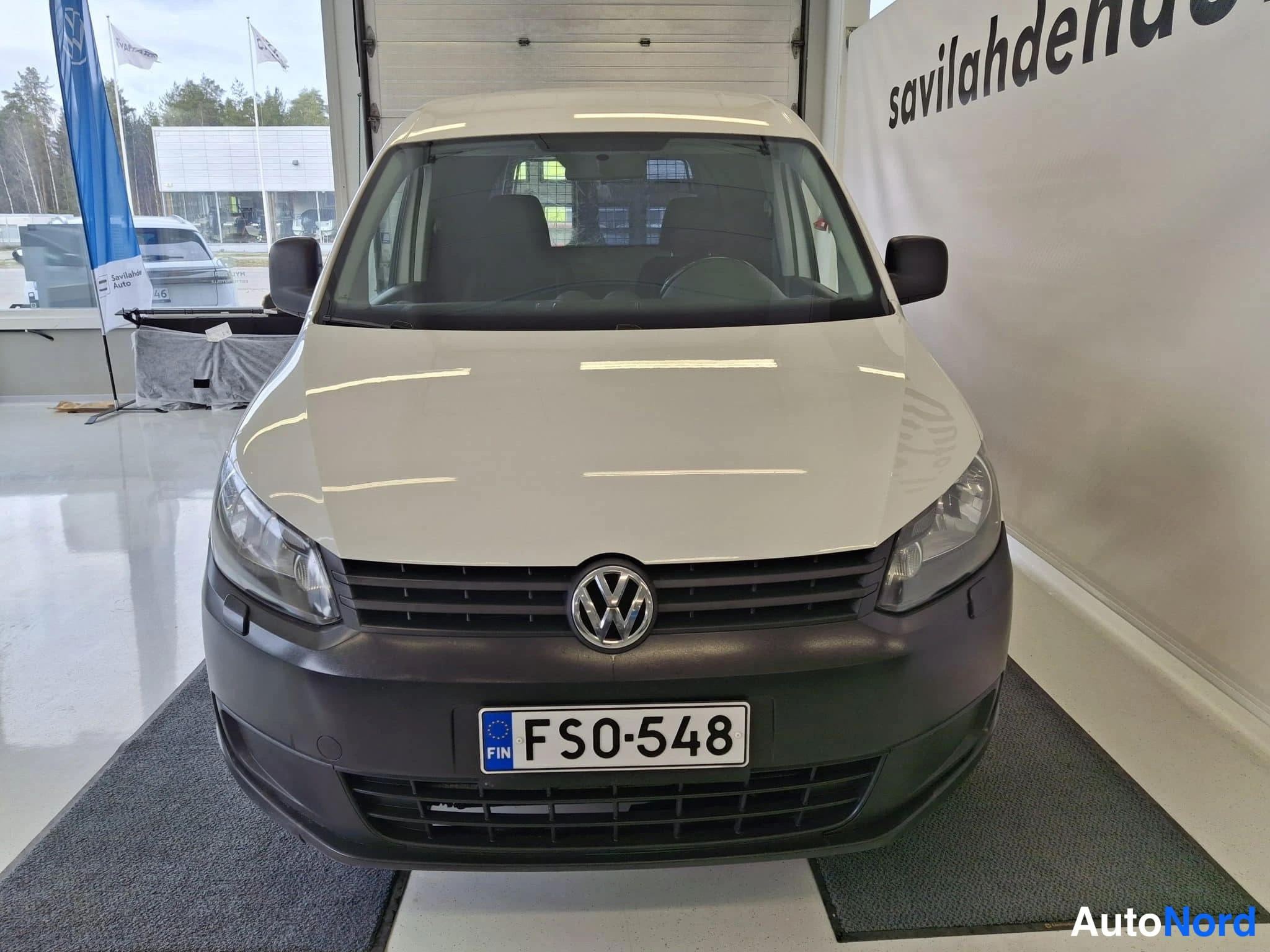 Valkoinen Volkswagen Caddy 2015, edestä, kuva 5