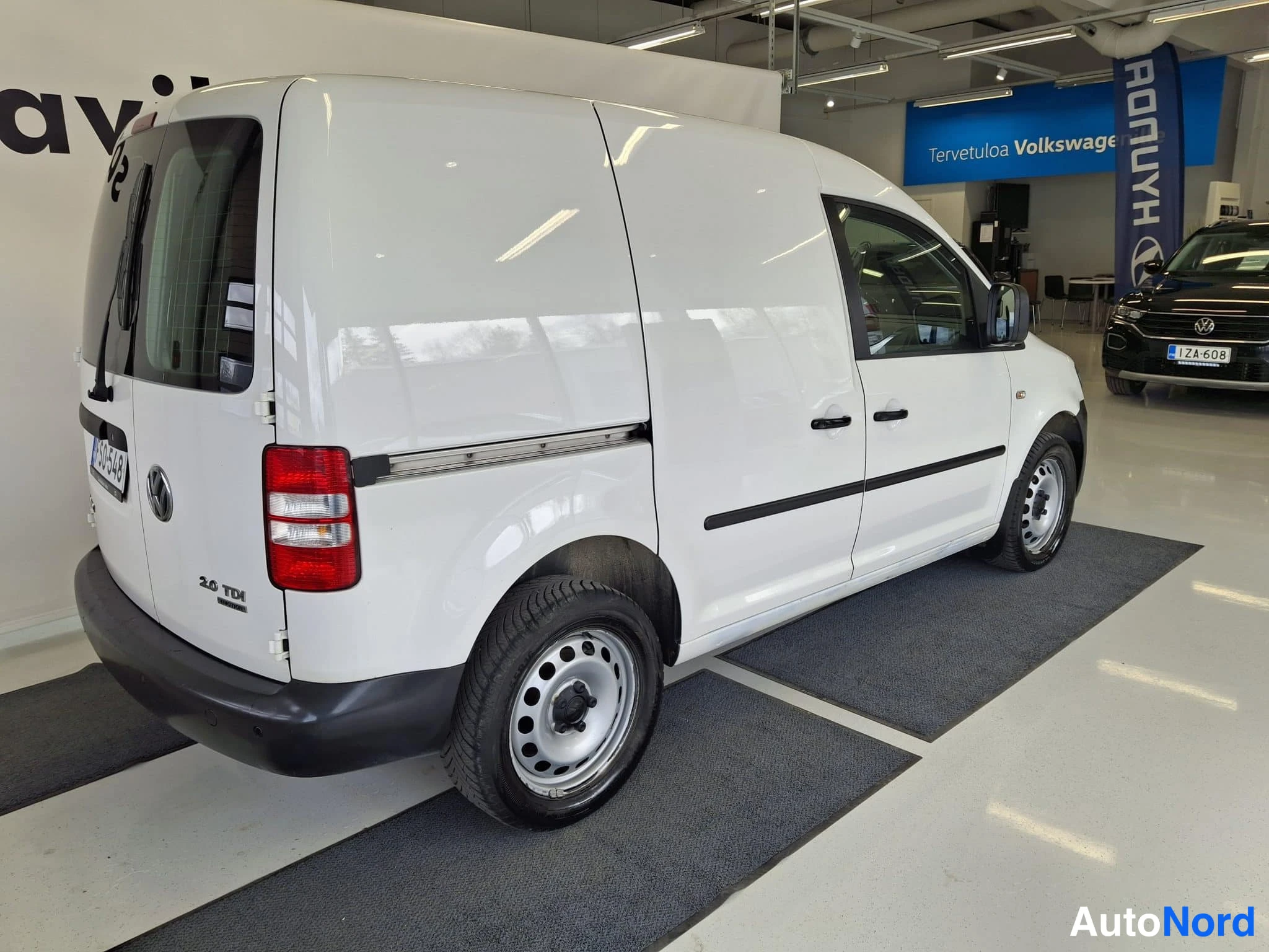Valkoinen Volkswagen Caddy 2015, takaviisto, kuva 10