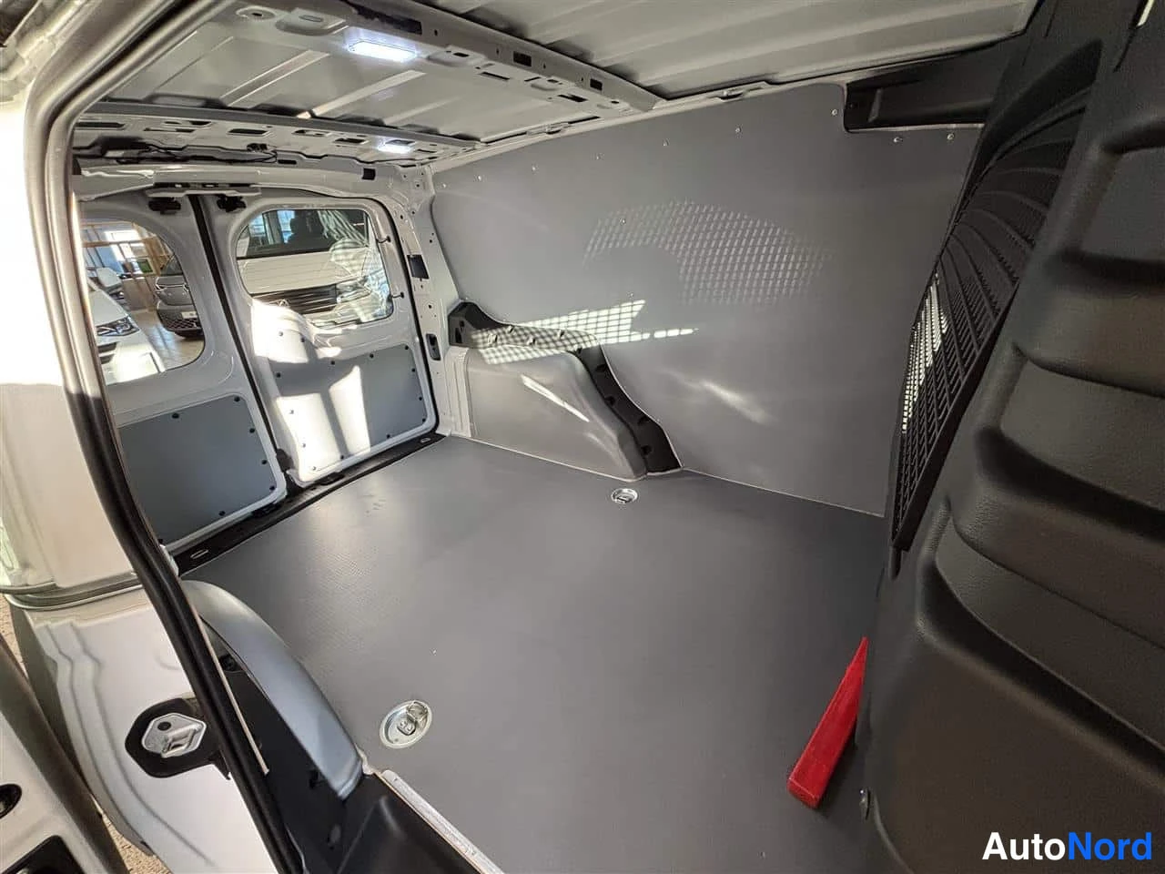 White Volkswagen Caddy 2025, boot, photo 14