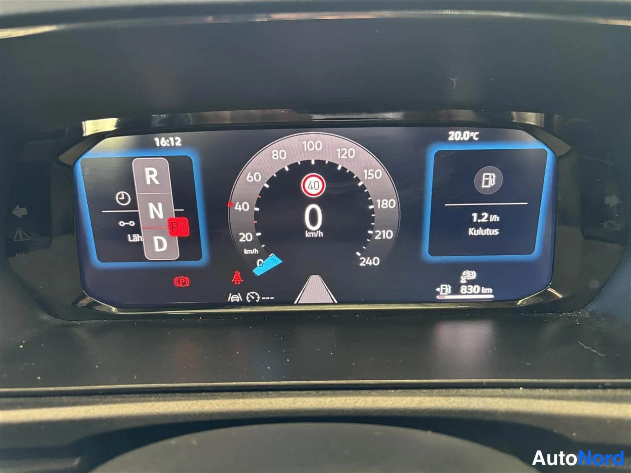 White Volkswagen Caddy 2025, detail, photo 15
