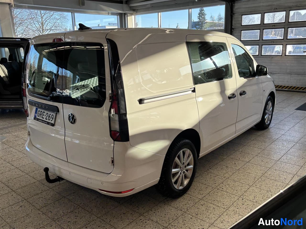 White Volkswagen Caddy 2025, rear three-quarter, photo 5