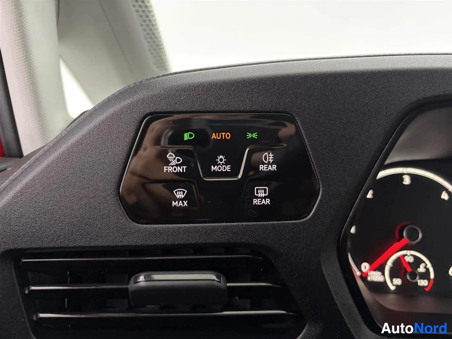 Punainen Volkswagen Caddy 2023, yksityiskohta, kuva 31