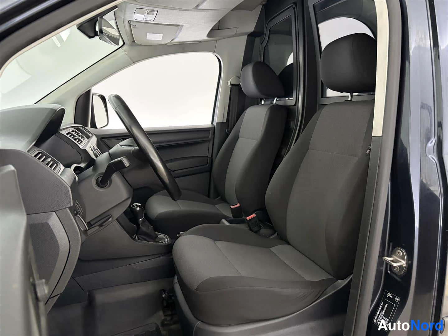 Sininen Volkswagen Caddy 2015, etuistuimet, kuva 15