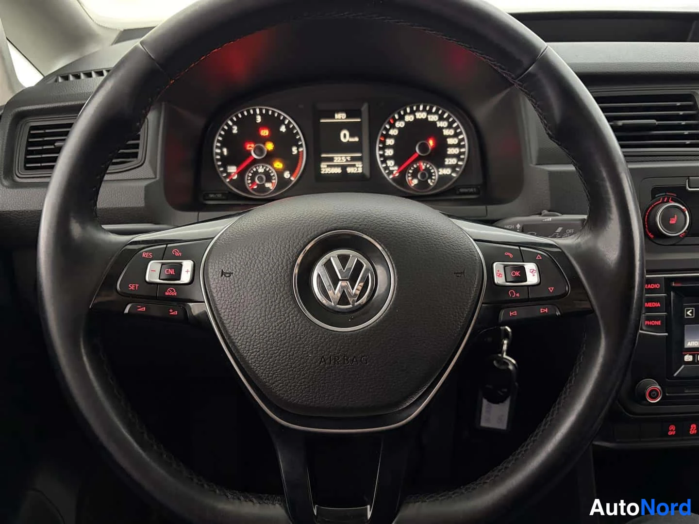 Sininen Volkswagen Caddy 2015, ohjaamo, kuva 14