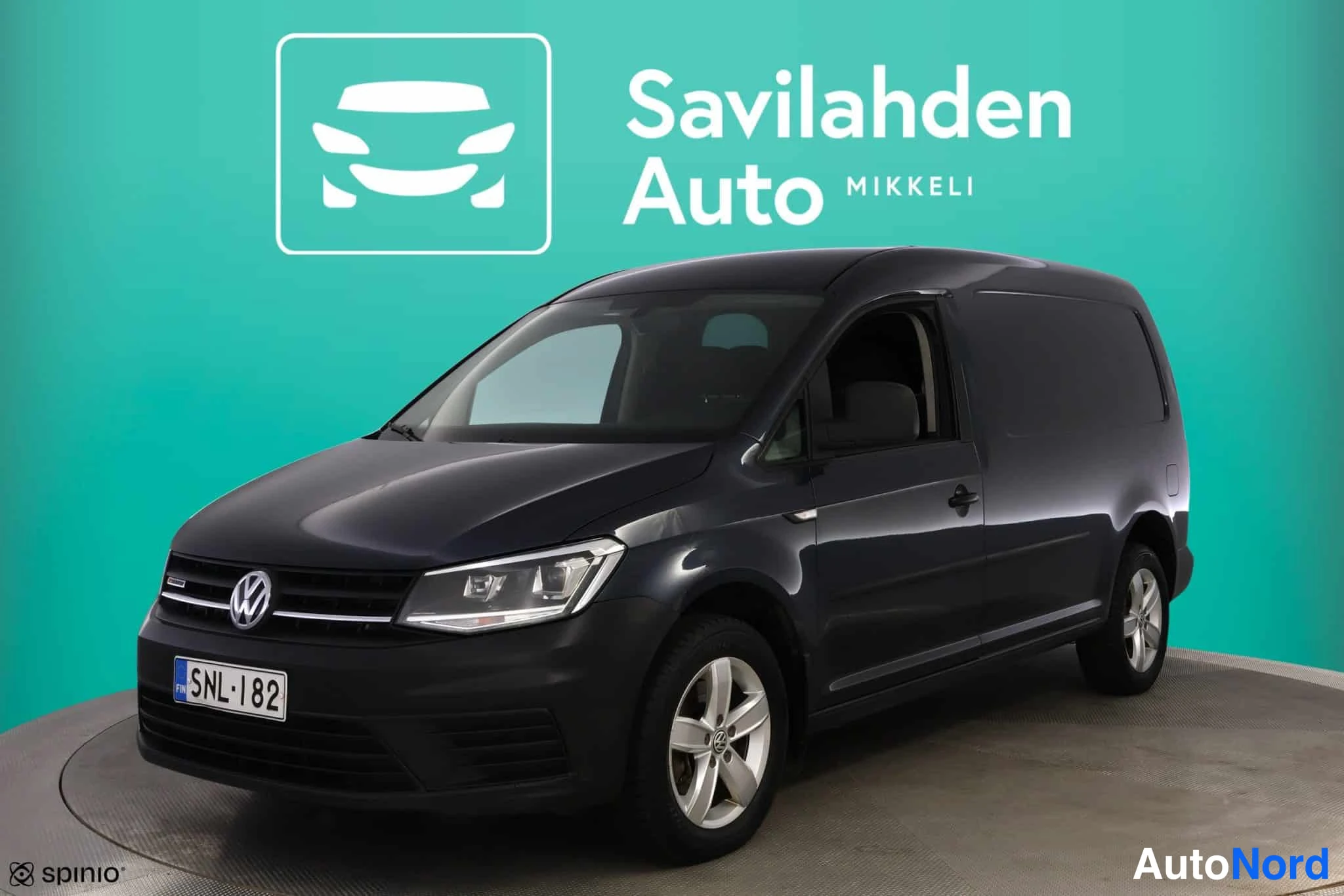 Sininen Volkswagen Caddy 2015, etuviisto, keula vasemmalle, kuva 2