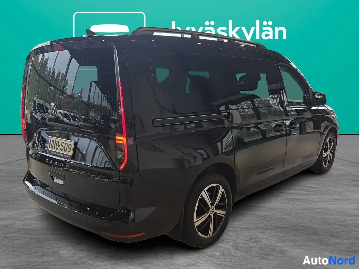 Musta Volkswagen Caddy 2024, takaviisto, kuva 3