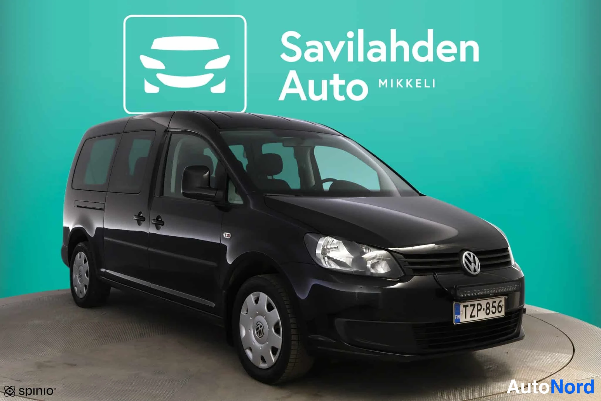 Musta Volkswagen Caddy 2015, etuviisto, keula oikealle, kuva 5