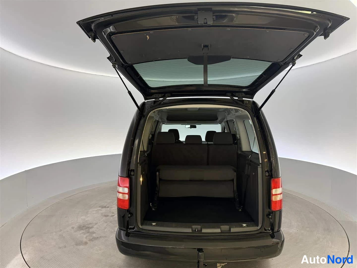Musta Volkswagen Caddy 2015, takaa, kuva 13