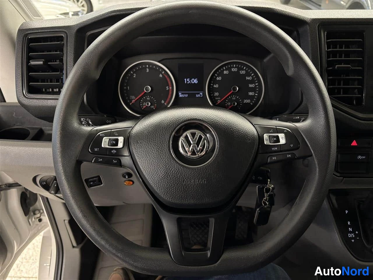 Vit Volkswagen Crafter 2020, detalj, bild 19