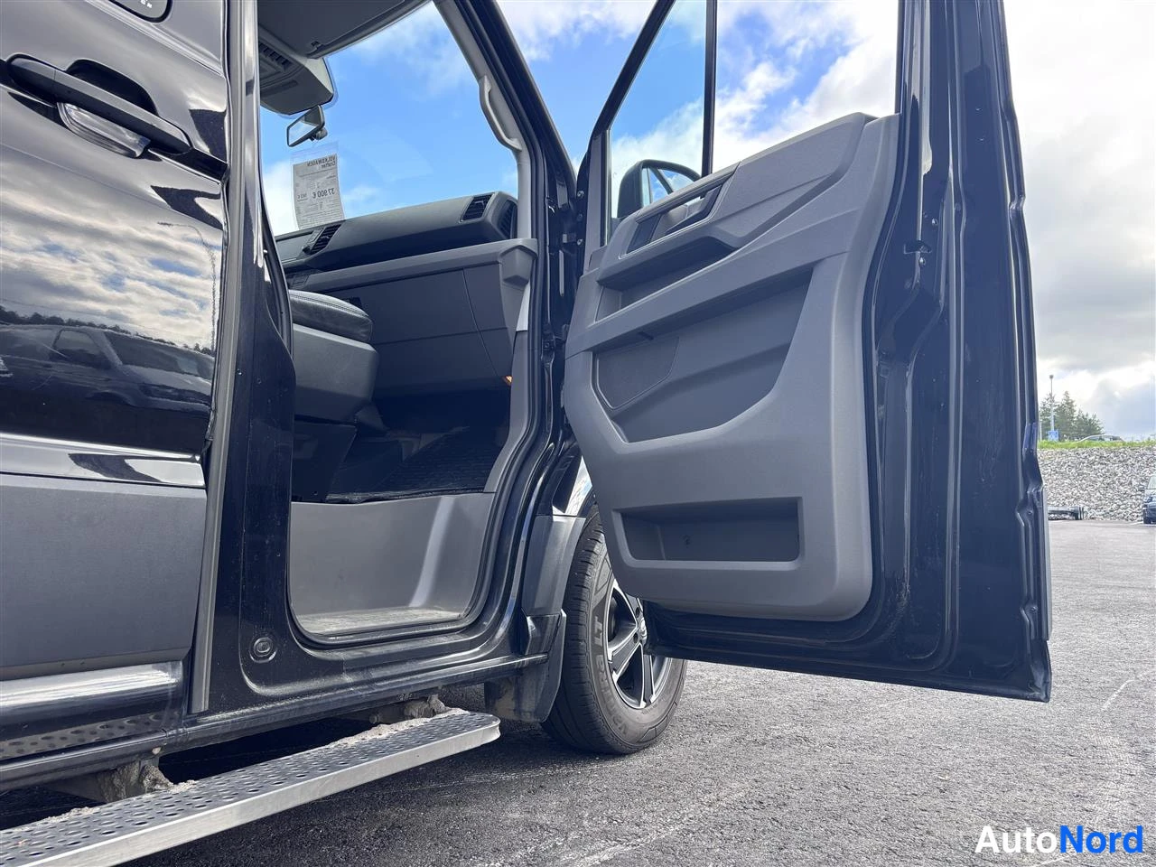 Black Volkswagen Crafter 2020, detail, photo 22
