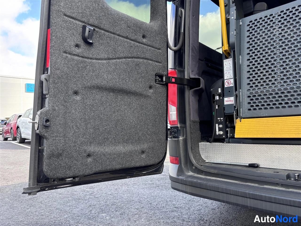 Black Volkswagen Crafter 2020, detail, photo 23