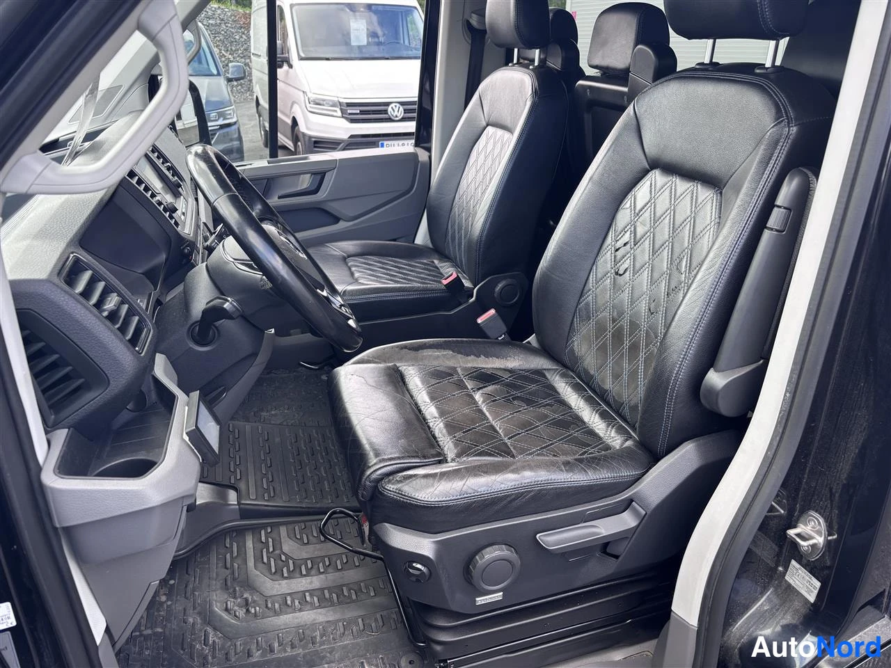 Black Volkswagen Crafter 2020, front seats, photo 12