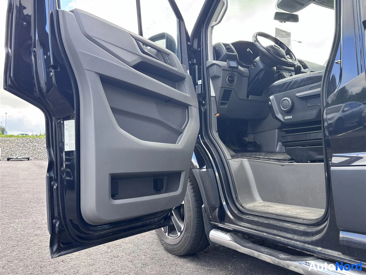 Black Volkswagen Crafter 2020, detail, photo 27