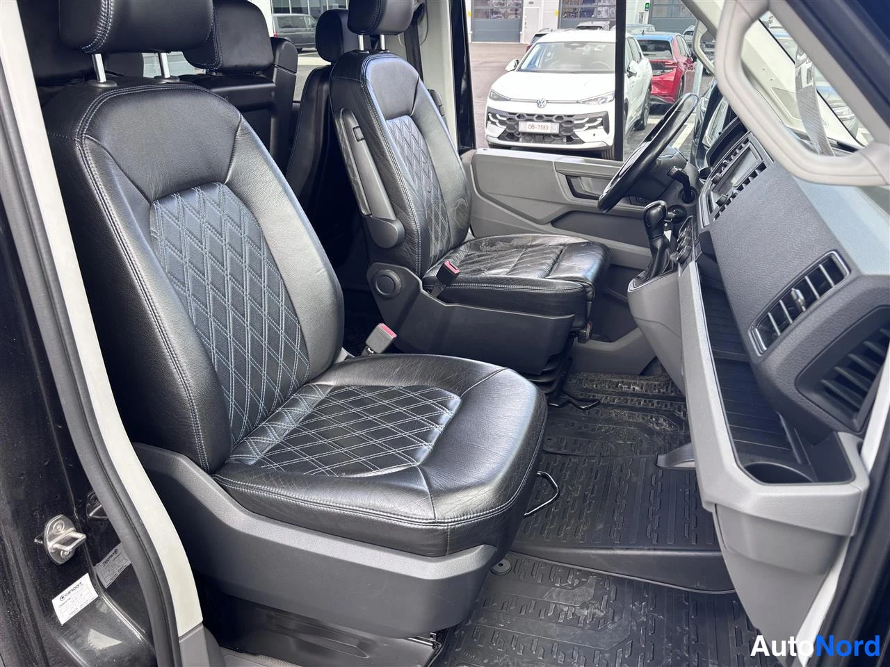 Black Volkswagen Crafter 2020, front seats, photo 13