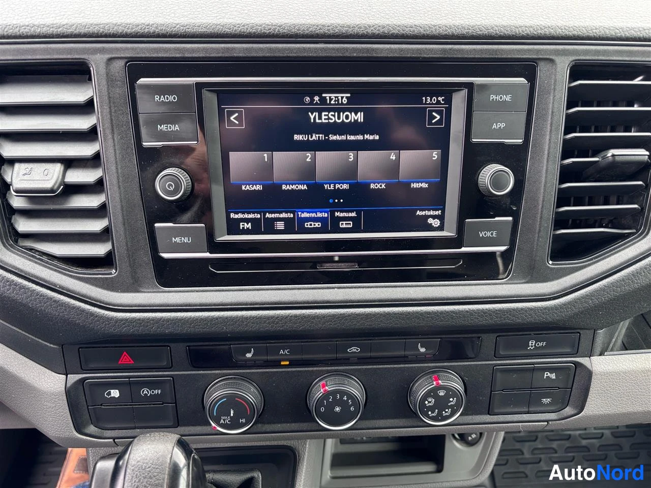 Grå Volkswagen Crafter 2023, detalj, bild 18
