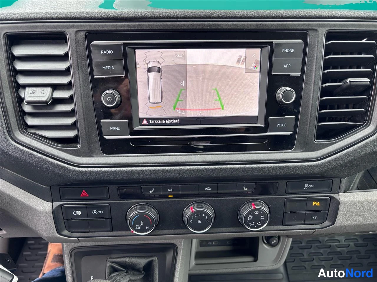 Grå Volkswagen Crafter 2023, detalj, bild 20