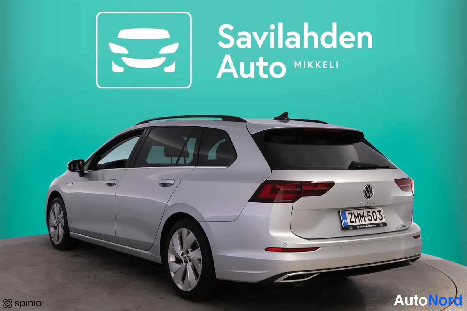 Harmaa Volkswagen Golf 2023, takaviisto, kuva 5