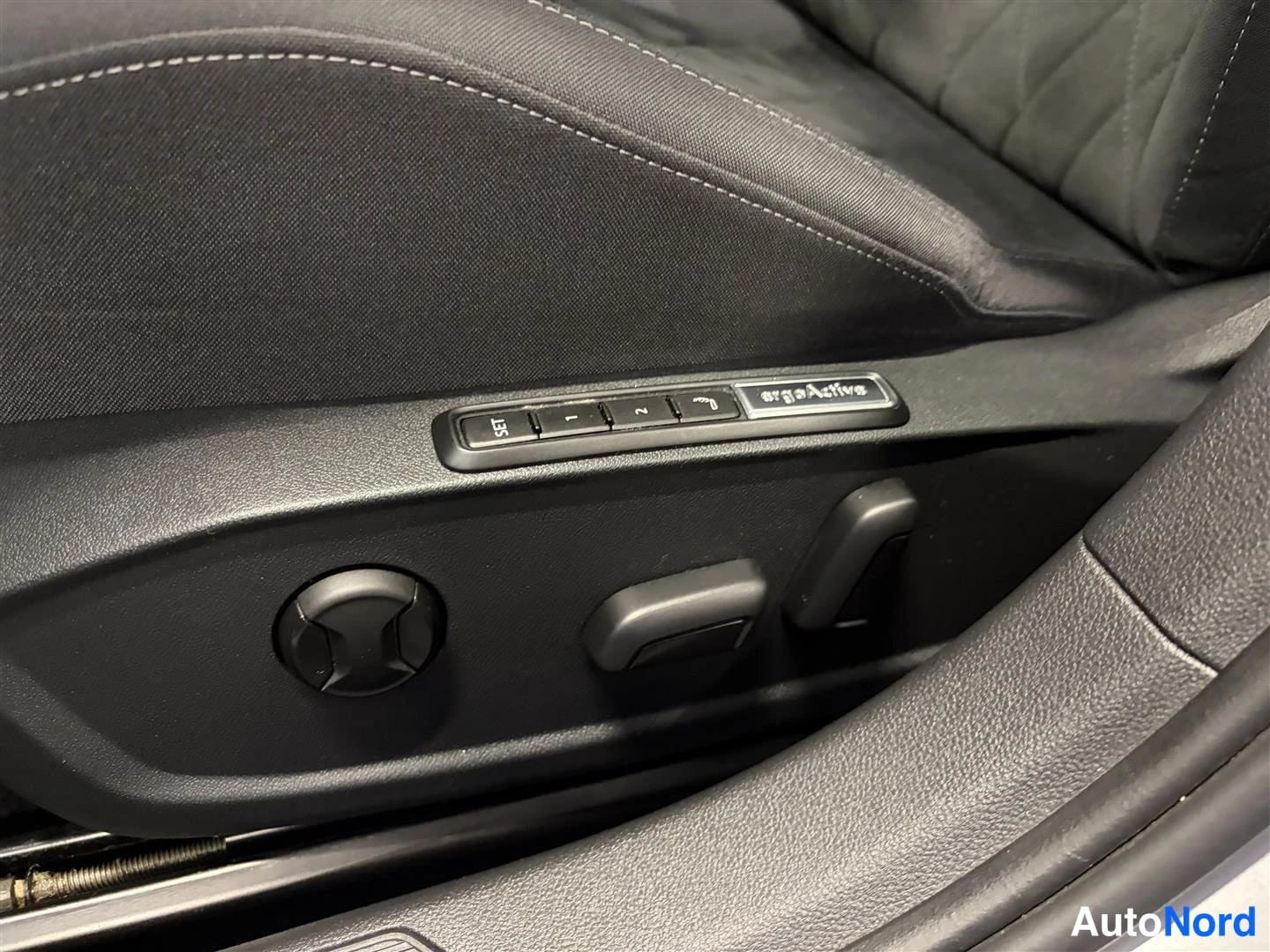 Harmaa Volkswagen Golf 2023, yksityiskohta, kuva 24