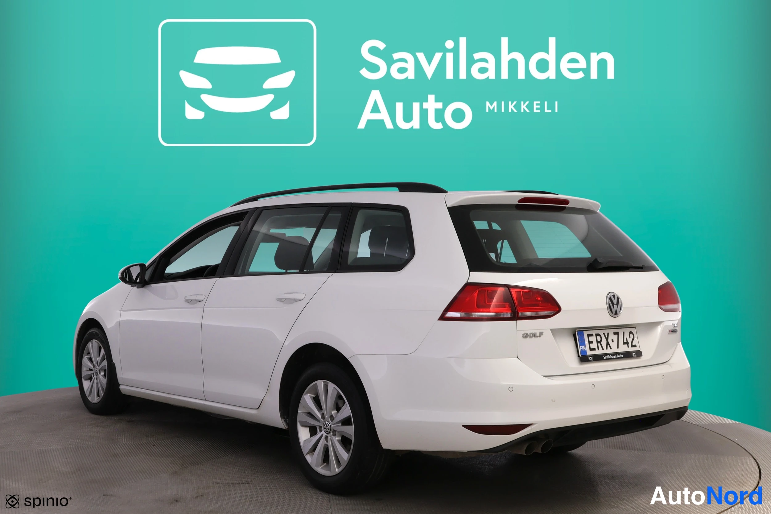 Valkoinen Volkswagen Golf 2015, takaviisto, kuva 10
