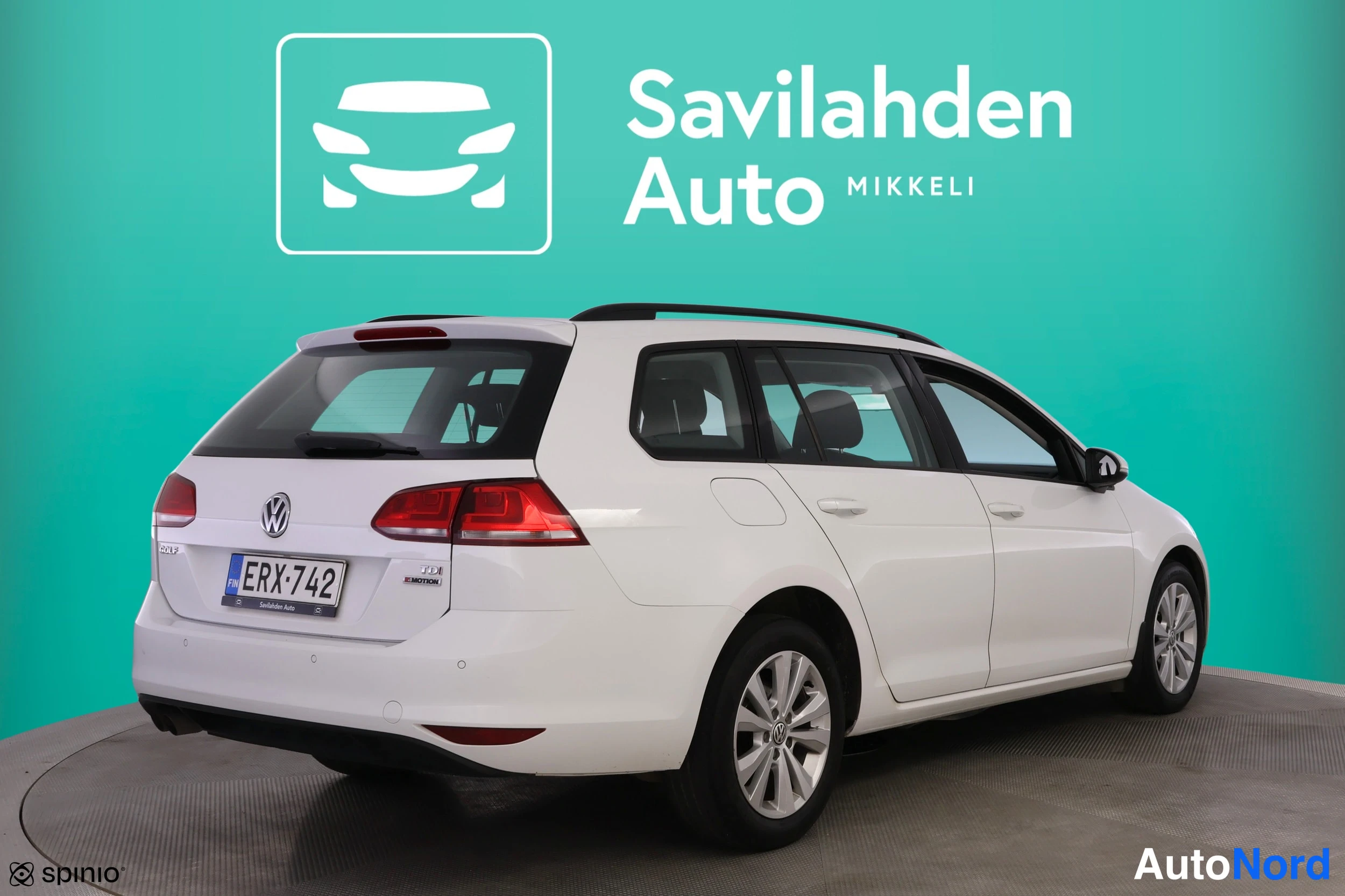 Valkoinen Volkswagen Golf 2015, takaviisto, kuva 12