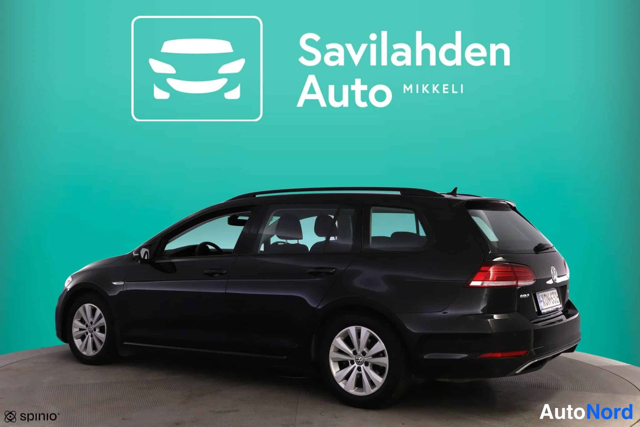 Musta Volkswagen Golf 2018, takaviisto, kuva 7