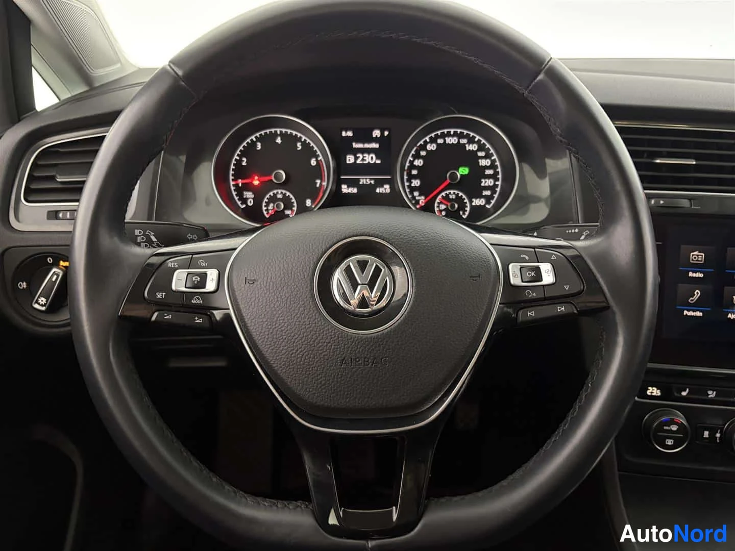 Musta Volkswagen Golf 2018, yksityiskohta, kuva 26