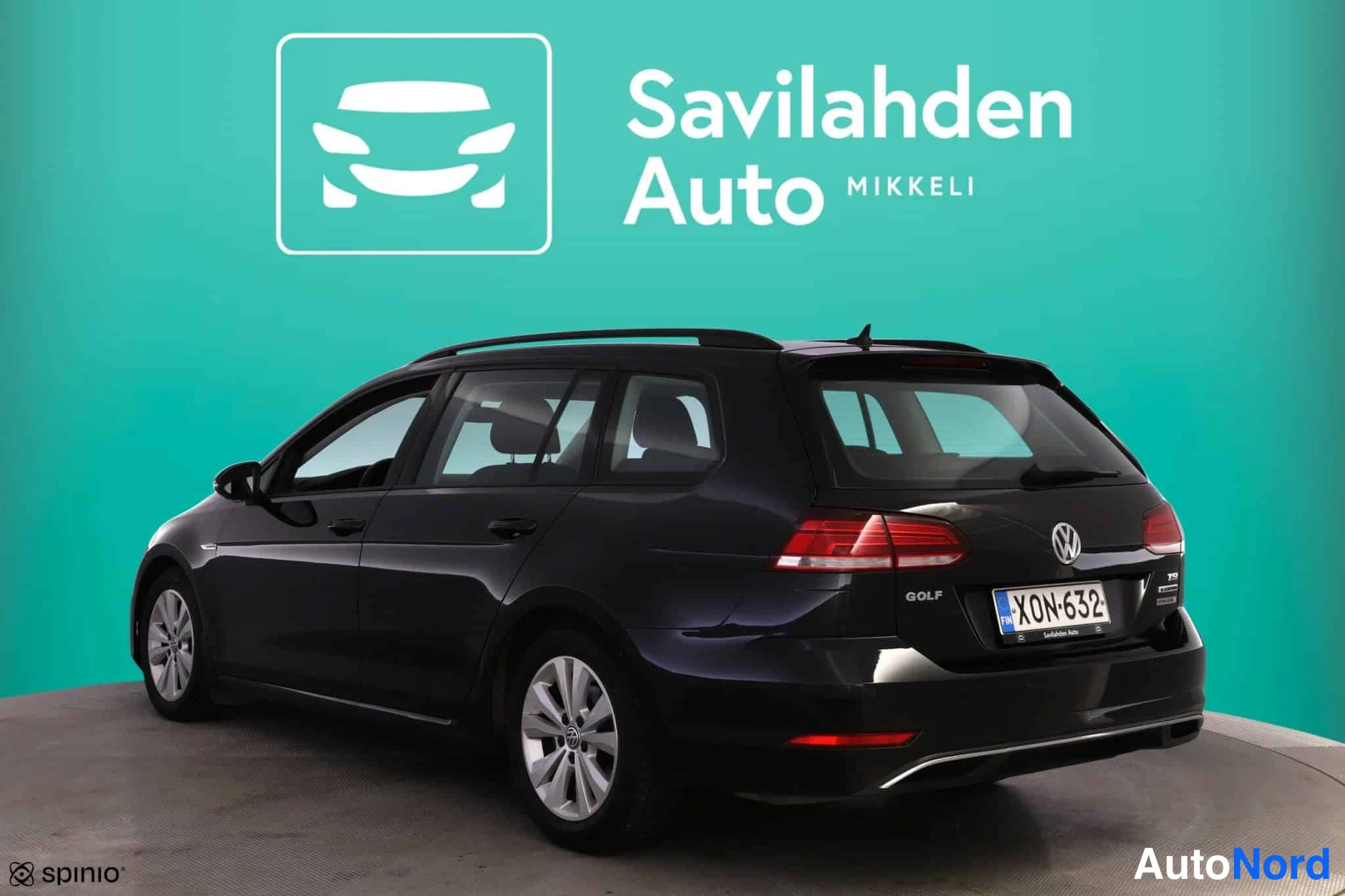 Musta Volkswagen Golf 2018, takaviisto, kuva 9