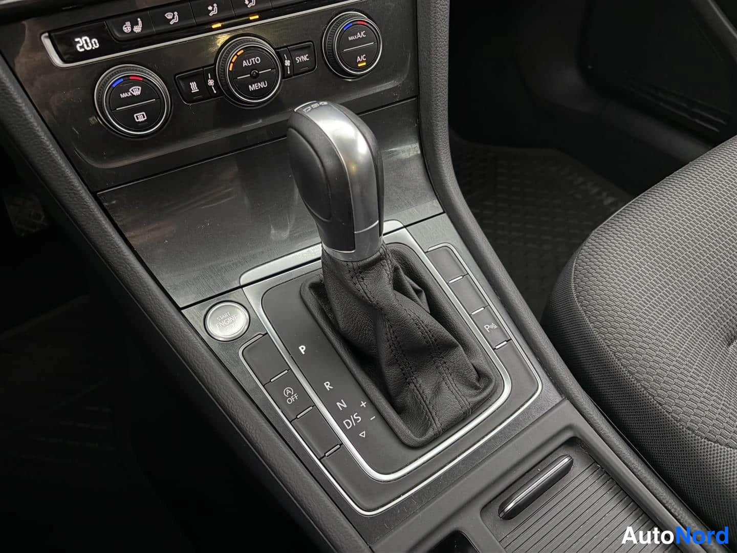 Harmaa Volkswagen Golf 2017, yksityiskohta, kuva 25