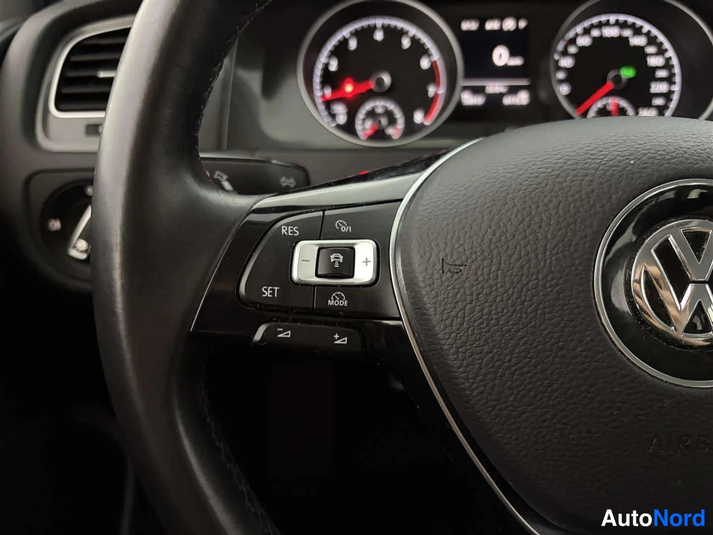 Harmaa Volkswagen Golf 2017, yksityiskohta, kuva 26