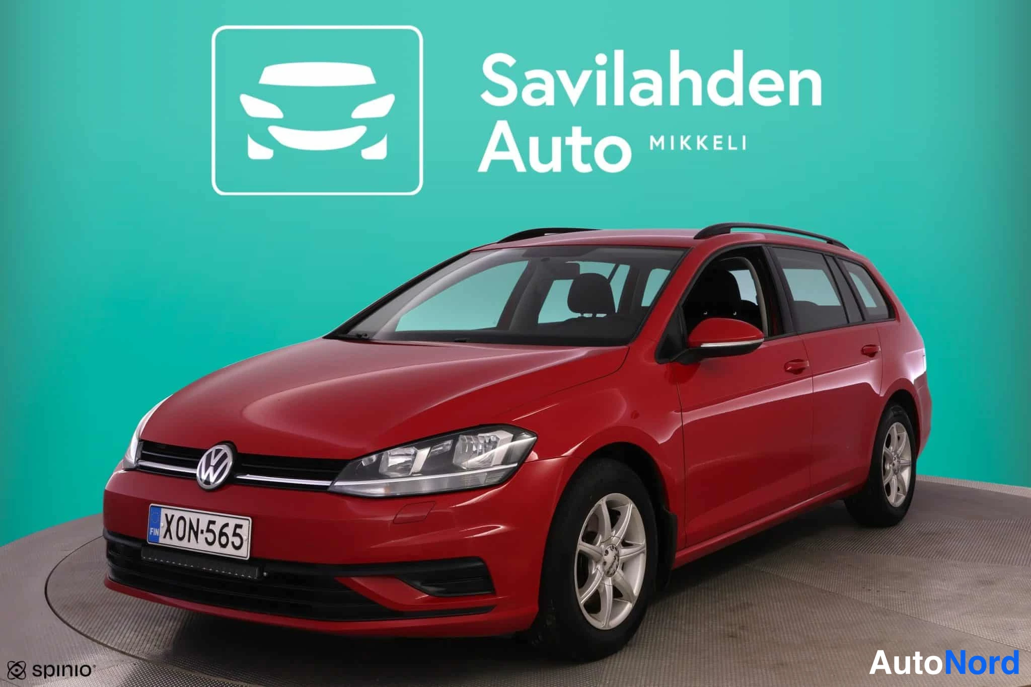 Punainen Volkswagen Golf 2018, etuviisto, keula vasemmalle, kuva 2