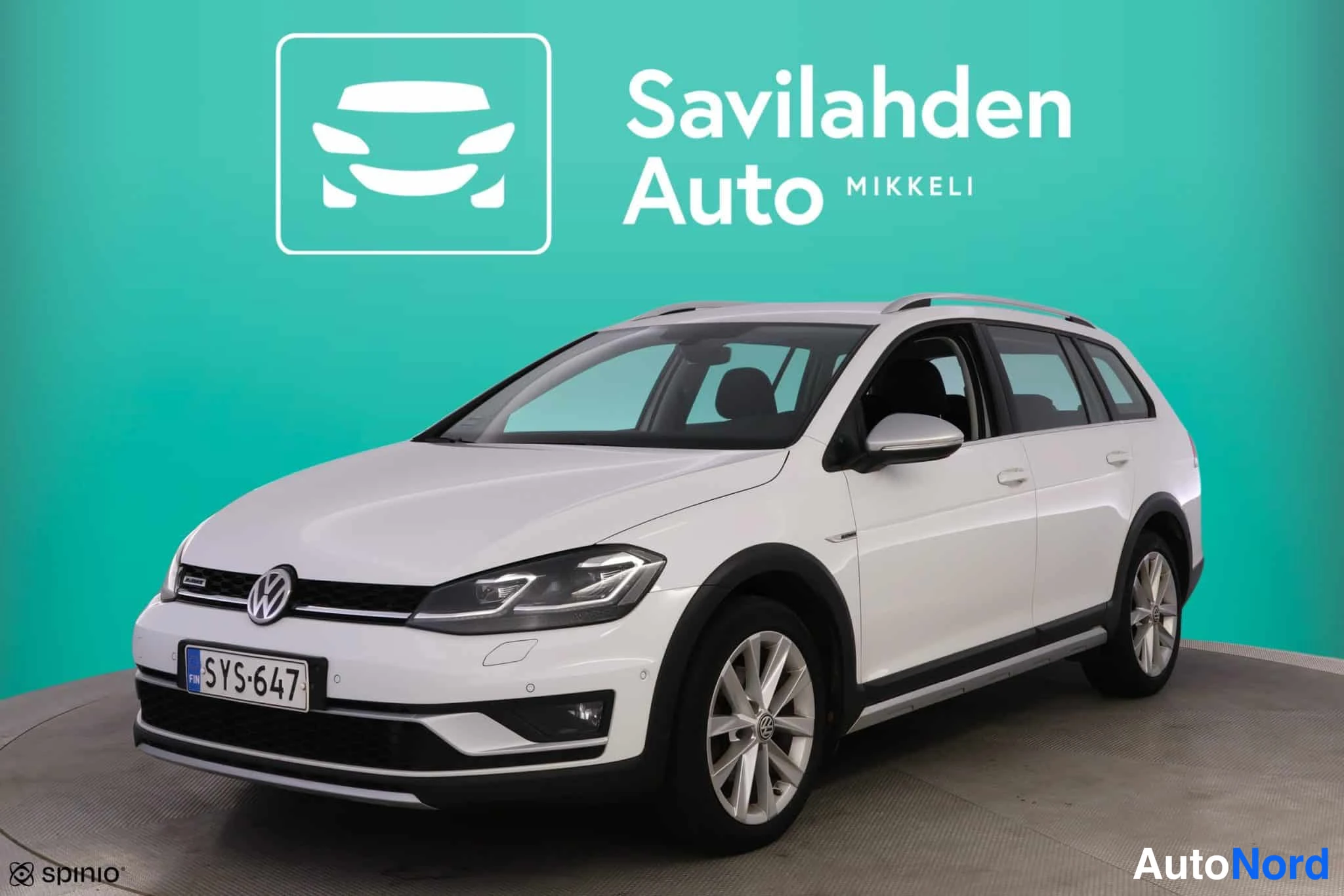 Valkoinen Volkswagen Golf 2019, etuviisto, keula vasemmalle, kuva 2