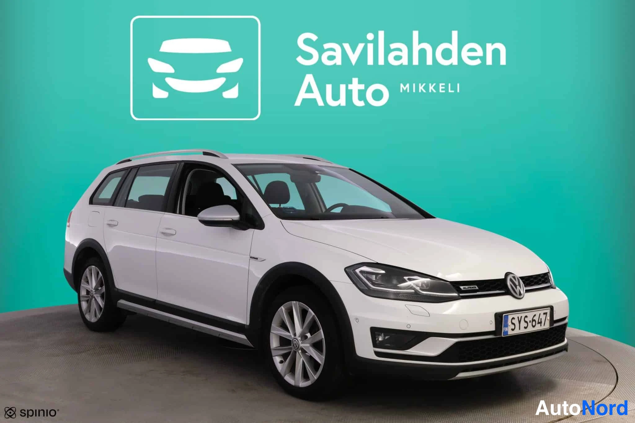 Valkoinen Volkswagen Golf 2019, etuviisto, keula oikealle, kuva 5