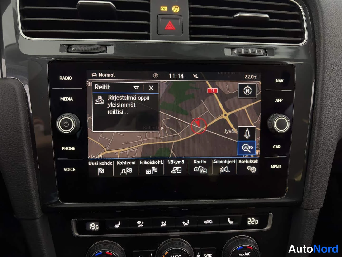 Valkoinen Volkswagen Golf 2019, yksityiskohta, kuva 24