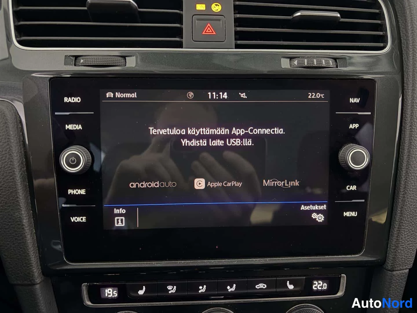 Valkoinen Volkswagen Golf 2019, yksityiskohta, kuva 25