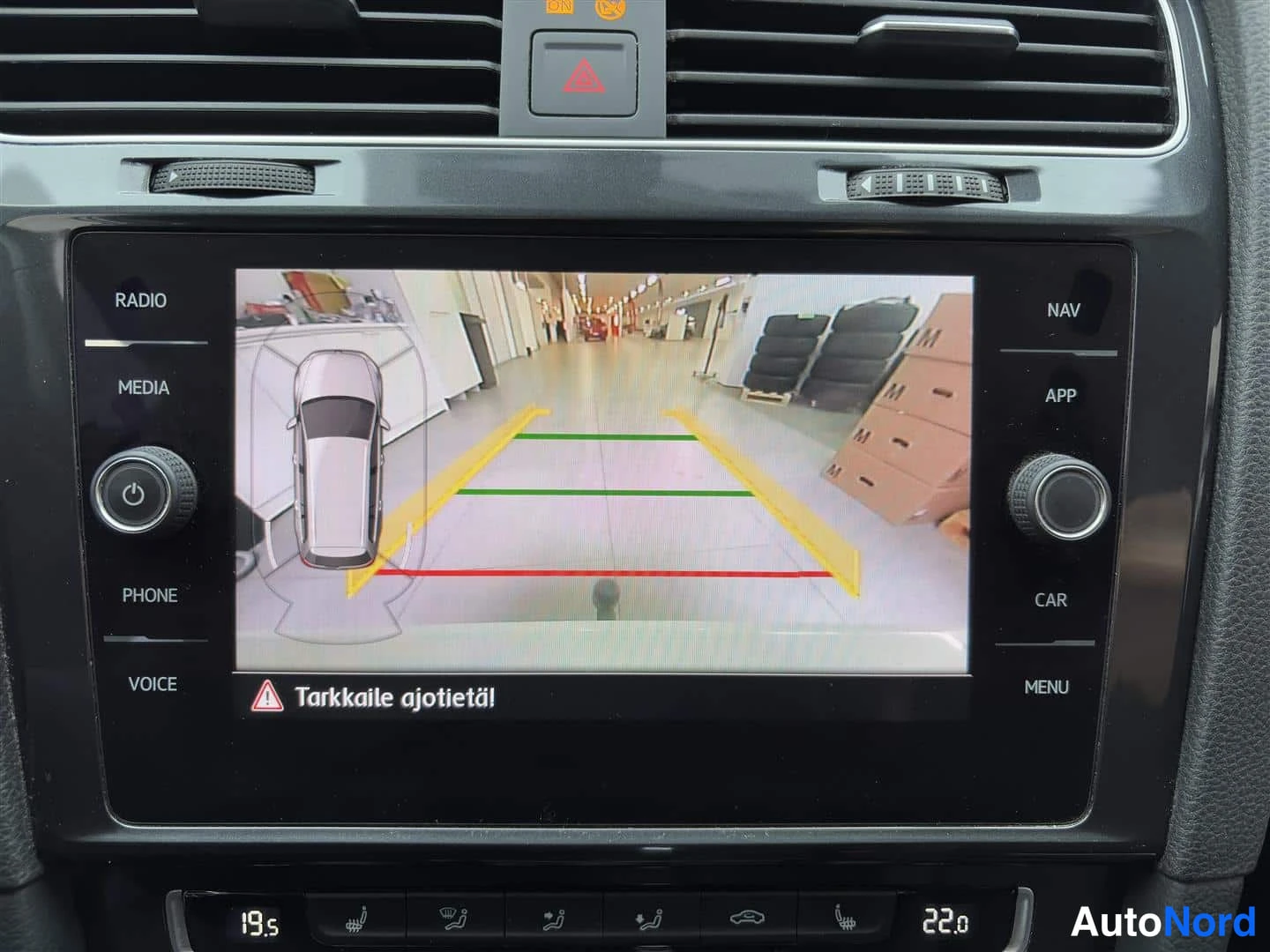 Valkoinen Volkswagen Golf 2019, yksityiskohta, kuva 26